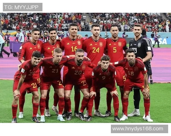 紫灰色的足球明星在绿茵场上的传奇故事与荣耀时刻 紫灰色的足球明星在绿茵场上的传奇故事与荣耀时刻